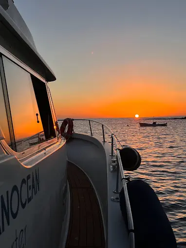 Paseo en barco al atardecer en Tenerife