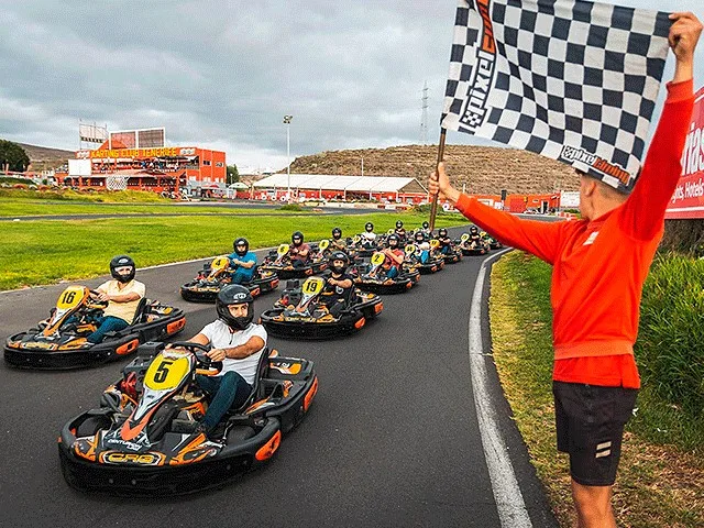 Comienza la carrera de karts en el karting Club Tenerife